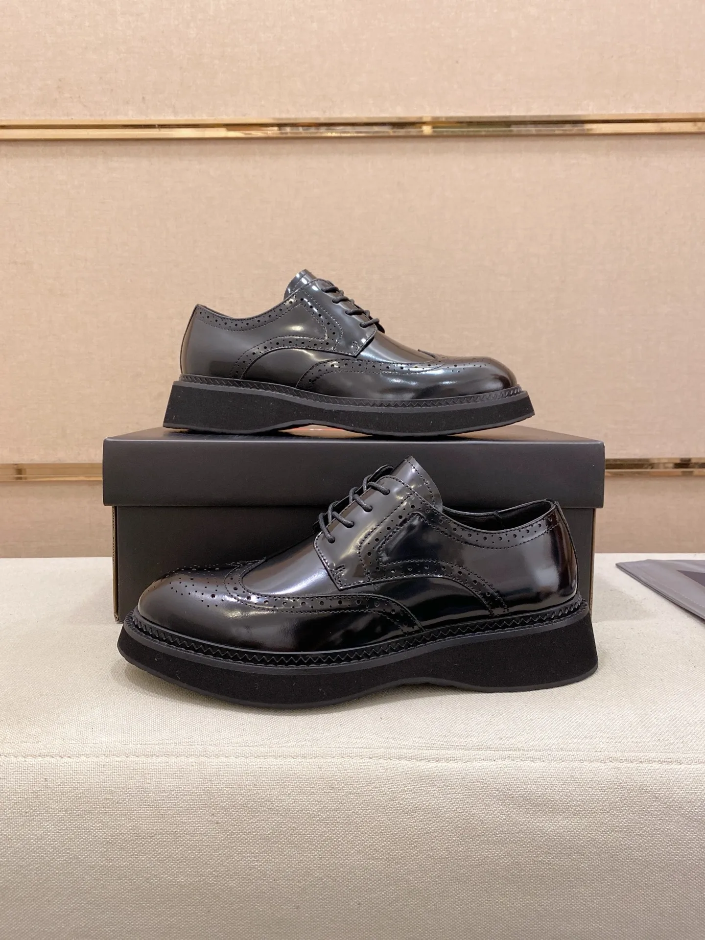Factory price 720💰 🍁🍁High version High-quality new PRADA (Prada) counters are launched simultaneously, new men's shoes, 😘fabrics are selected from imported lacquered first-layer cowhide, and imported cowhide lining. 👍🏿 High-end ☄️ air-cushion molded anti-slip rubber outsole, exquisite lines, simple and elegant, comfortable and high-end for leisure travel. Code number: 38 to 45